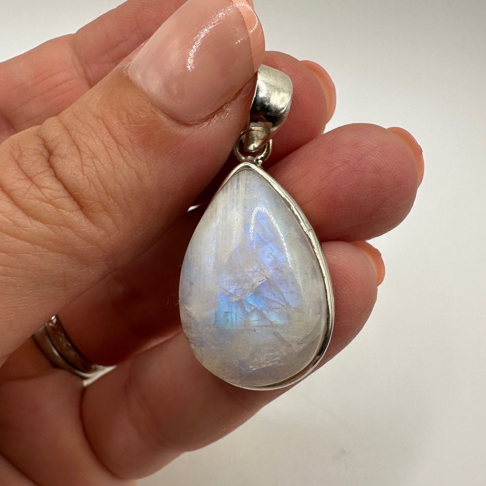 Stunning 16x23mm Moonstone cabochon pendant set in solid sterling silver! - Picture 4 of 10